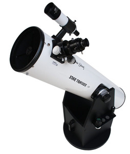 standaard dobsonian telescoop, een witte buis op zwarte houder waarmee naar de sterren gekeken wordt